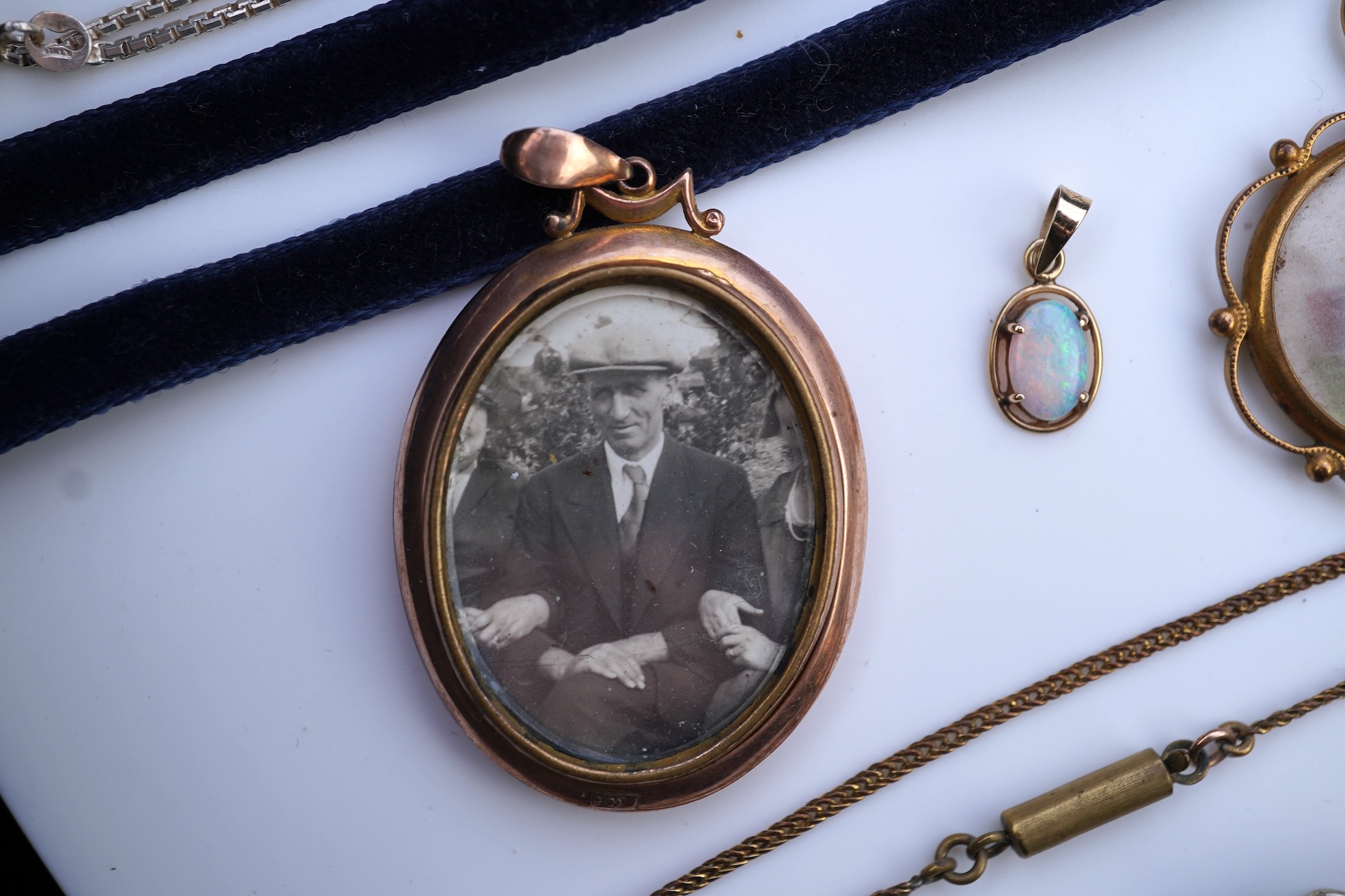 A collection of jewels, early-mid 20th century